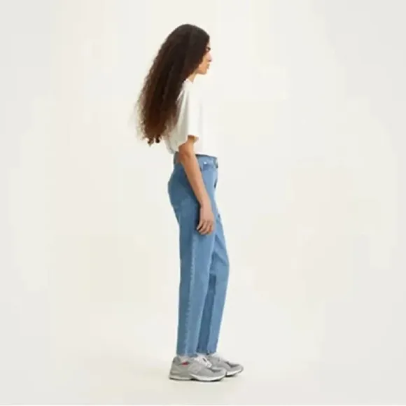 Levi’s High Waisted Notch 90s vintage style Mom Jean Size 27