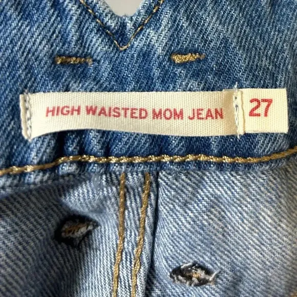 Levi’s High Waisted Notch 90s vintage style Mom Jean Size 27