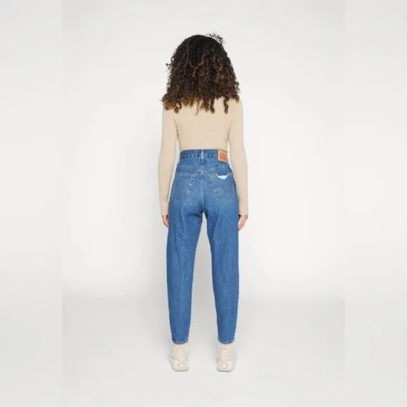 Levi's Jeans Women's Size 28 Blue Wash‎ Denim High Waisted Mom Jeans Distressed