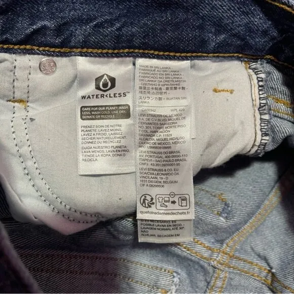 Levi's Jeans Women's Size 28 Blue Wash‎ Denim High Waisted Mom Jeans Distressed