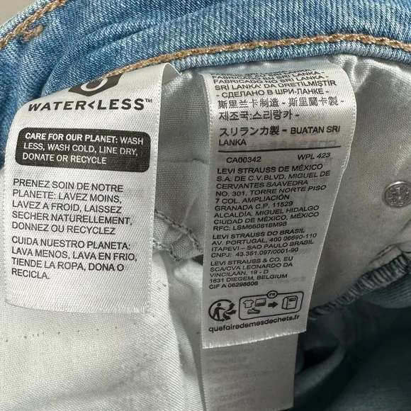 LEVI’S WOMEN’S SUPERLOW BOOTCUT DISTRESSED JEANS LIGHT INDIGO SIZE 30x30
