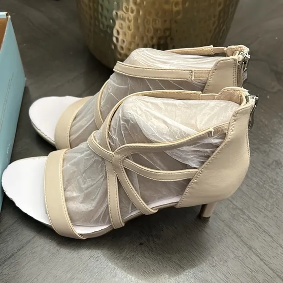 LifeStride Masquerade Strappy Sandal (WIDE)
