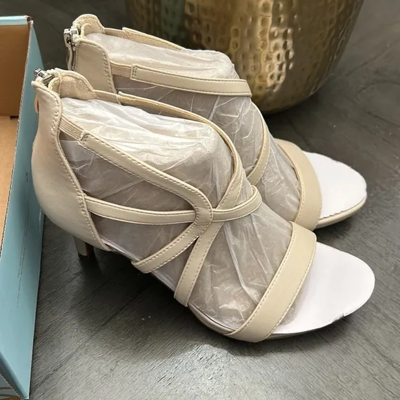 LifeStride Masquerade Strappy Sandal (WIDE)
