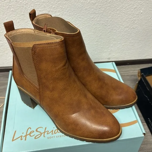 LifeStride Mesa Whiskey Faux Leather Ankle Boots (WIDE)