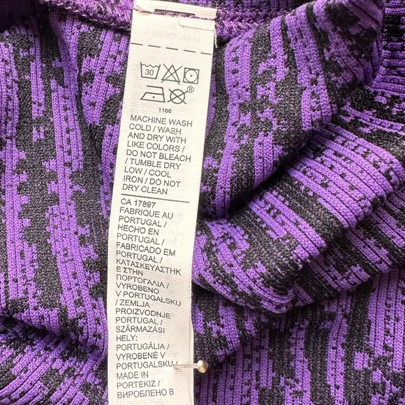 Like New: ATHLETA Flurry Peak Long Sleeve Top Turtleneck Base Layer Purple Small