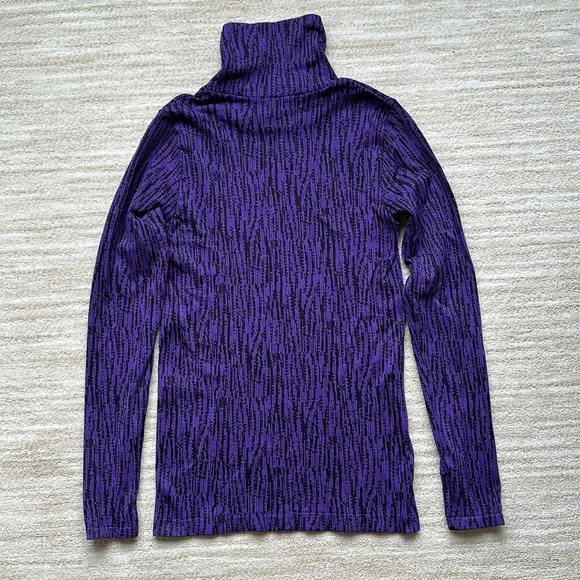 Like New: ATHLETA Flurry Peak Long Sleeve Top Turtleneck Base Layer Purple Small
