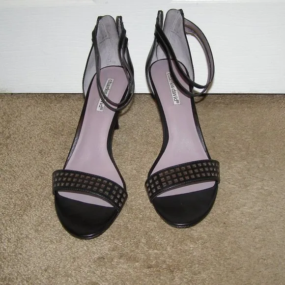 LIKE NEW Charles David 8.5 Leather Kitten Heels