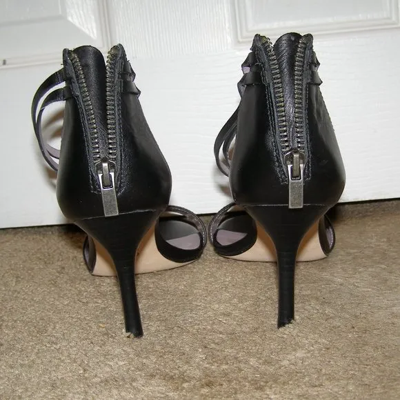 LIKE NEW Charles David 8.5 Leather Kitten Heels