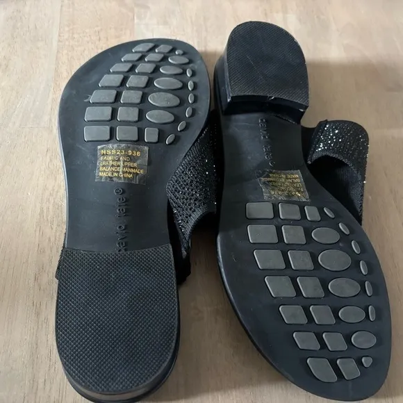 Like new David Tate sandal with sparkle size 8.5 wide width