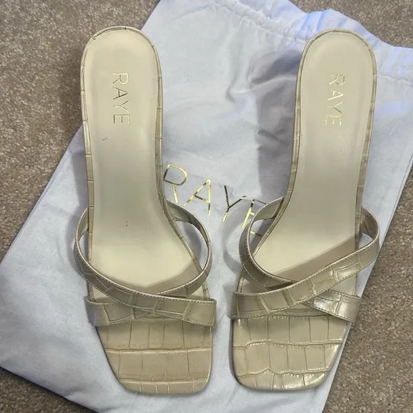 LIKE NEW RAYE Sydney Sandal in Vanilla slip on kitten heels