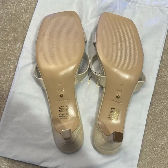 LIKE NEW RAYE Sydney Sandal in Vanilla slip on kitten heels