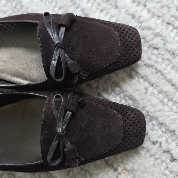 LIKE NEW Stuart Weitzman Brown Perforated Suede Kitten Heels Size 10