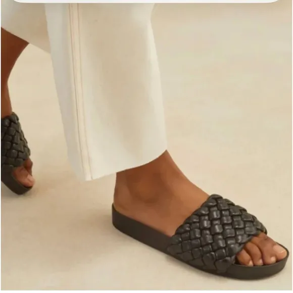 Loeffler Randall Women's SonnieSandal black size 7 gently used
