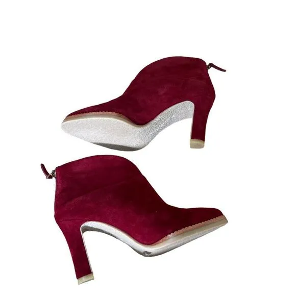 Lola Cruz Herne V Cut Zip Ankle Boot Red Suede 6.5