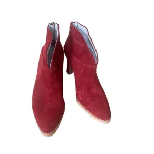 Lola Cruz Herne V Cut Zip Ankle Boot Red Suede 6.5