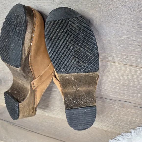 Lotta From Stockholm Tan Leather Clogs