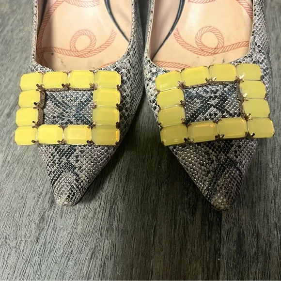 Lucy choi snakeskin print leather pointed toe kitten brooch heels