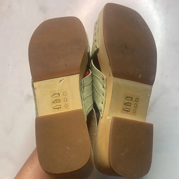 Madewell Farrah Croc Embossed Leather Slingback Clog