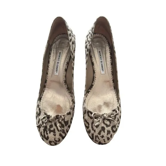 MANOLO BLAHNIK Animal Print Round Toe Kitten Heels Size 40