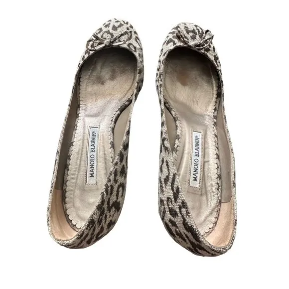 MANOLO BLAHNIK Animal Print Round Toe Kitten Heels Size 40
