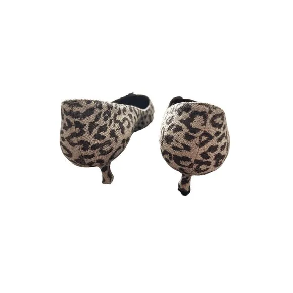 MANOLO BLAHNIK Animal Print Round Toe Kitten Heels Size 40