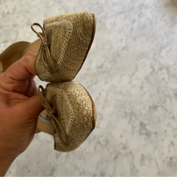 Manolo Blahnik Beige Textured Fabric &amp; Leather Pointed d'Orsay Kitten Heel Pumps