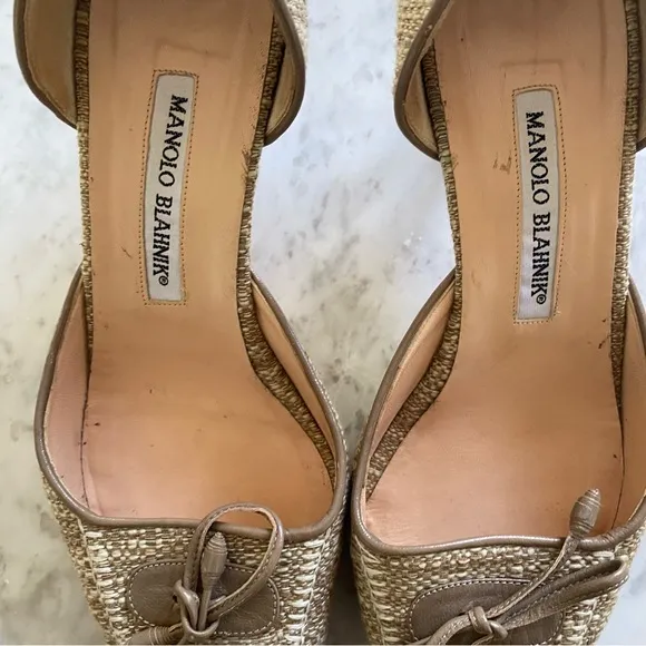 Manolo Blahnik Beige Textured Fabric &amp; Leather Pointed d'Orsay Kitten Heel Pumps