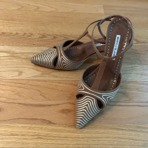MANOLO BLAHNIK Pumps 39.5