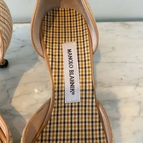 Manolo Blahnik Rattan Buckle Pointed Toe Kitten Heels Size 10.5 EUC