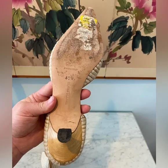 Manolo Blahnik Rattan Buckle Pointed Toe Kitten Heels Size 10.5 EUC