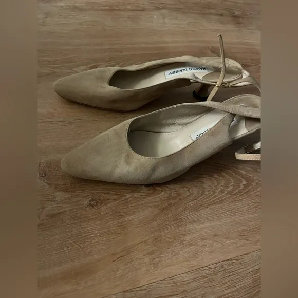 Manolo Blahnik Suede Kitten Heels Size 40 1/2
