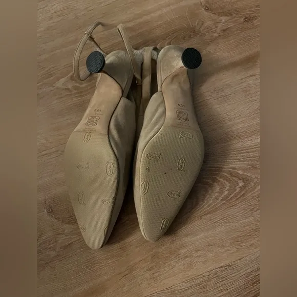 Manolo Blahnik Suede Kitten Heels Size 40 1/2