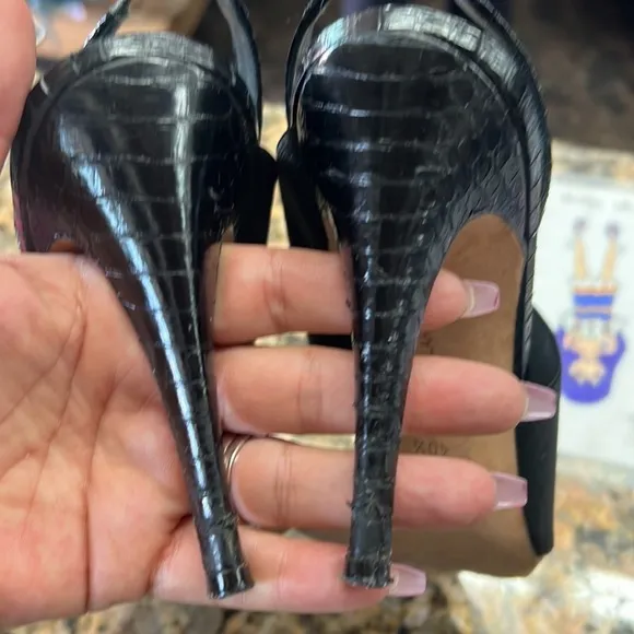 Manolo BlahnikPetto Stretch Crossover Slingback Sandal 40.5