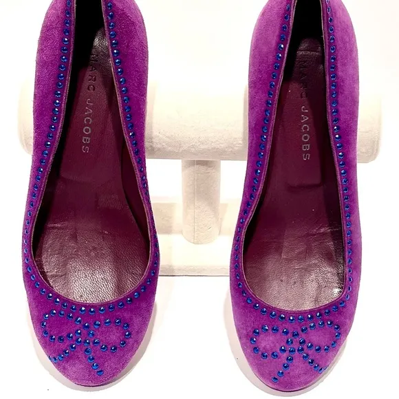 MARC JACOBS Purple Suede w Blue Stud Bow Accents 1.5” Heels EUC Size  37…