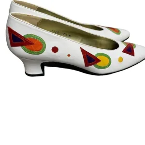 Margaret Jerrold Vintage 1980s Geometric White Kitten Heels | Size 7.5N