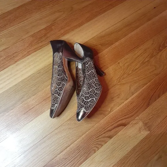 Mario Valentino Size 6 Vintage Kitten Heels Pumps Bronze Mario Valentino