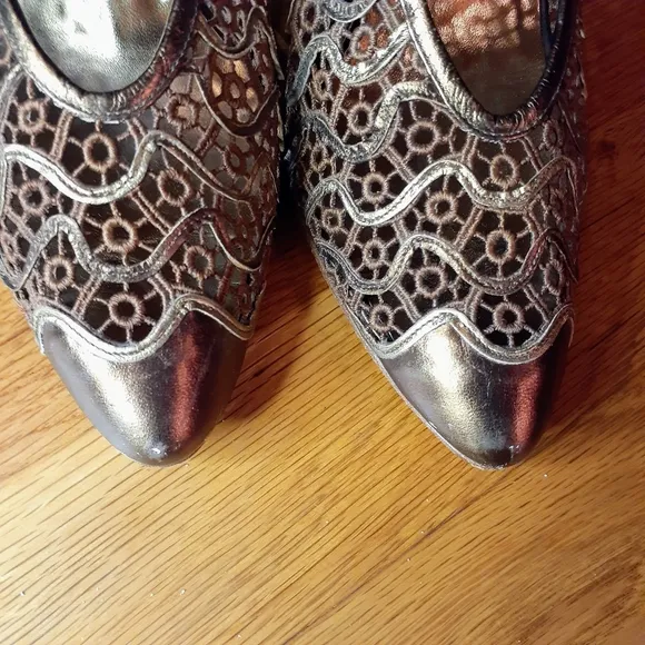 Mario Valentino Size 6 Vintage Kitten Heels Pumps Bronze Mario Valentino