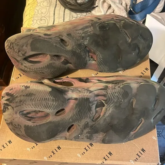 Men’s Adidas Yeezy Foam RNNR MX Carbons