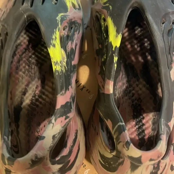 Men’s Adidas Yeezy Foam RNNR MX Carbons