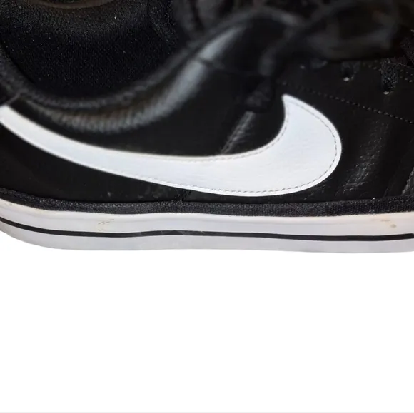 Men's  Nike Leather Court Legacy Lace Up Sneakers