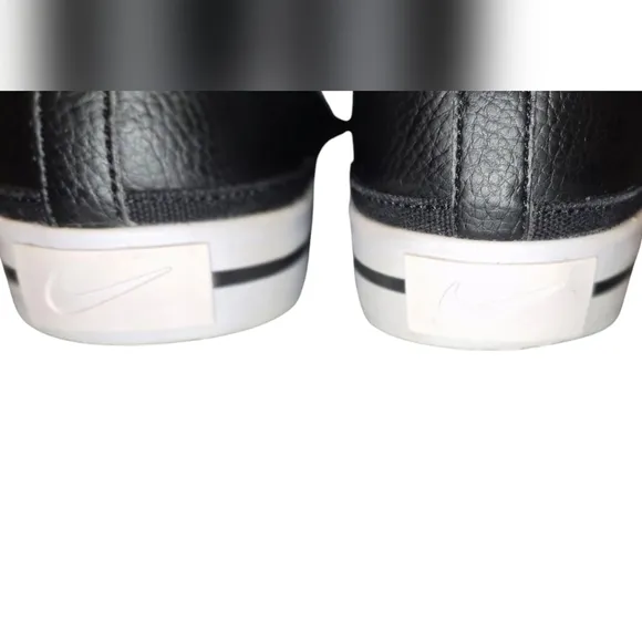 Men's  Nike Leather Court Legacy Lace Up Sneakers