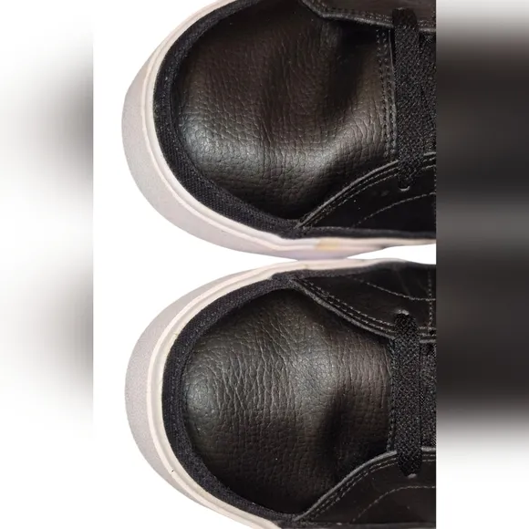 Men's  Nike Leather Court Legacy Lace Up Sneakers