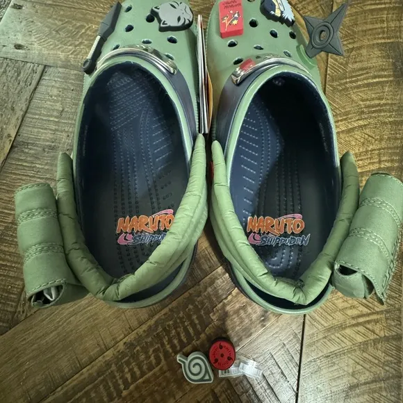 Men’s Size 11 Naruto-Themed Clogs w/ extra Croc charms