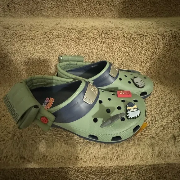 Men’s Size 11 Naruto-Themed Clogs w/ extra Croc charms