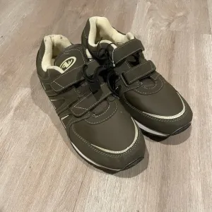 Mens Size 12W Athletic Works Running Shoes