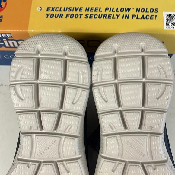Men's Slip-ins- Summits - High Range Casual Sneakers from Finish Line 9 Wide NWT