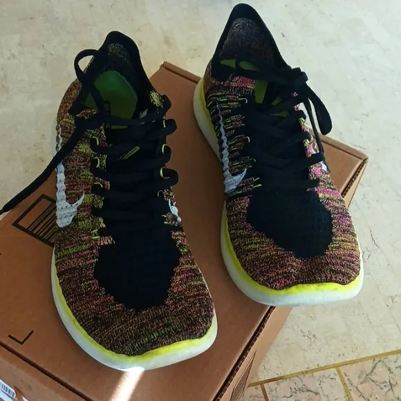 MENS,Nike Multicolor Flyknit Running Shoes,,size 9, exellent condition