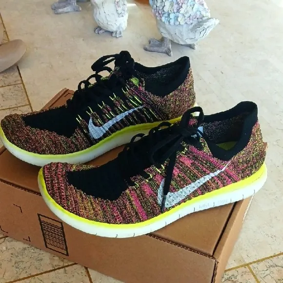 MENS,Nike Multicolor Flyknit Running Shoes,,size 9, exellent condition