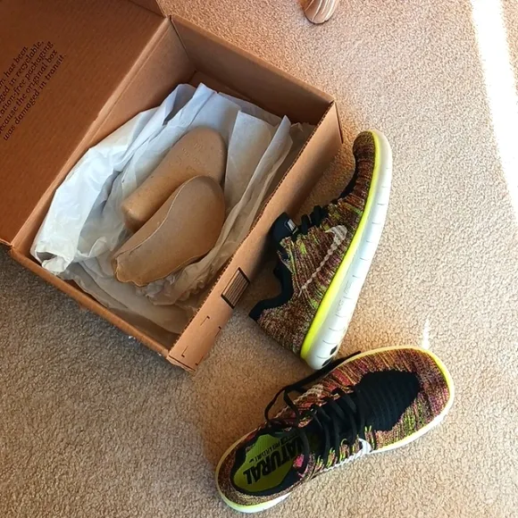 MENS,Nike Multicolor Flyknit Running Shoes,,size 9, exellent condition