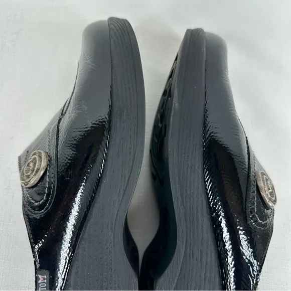 Mephisto Women’s size 7 Black Patent Leather Mules